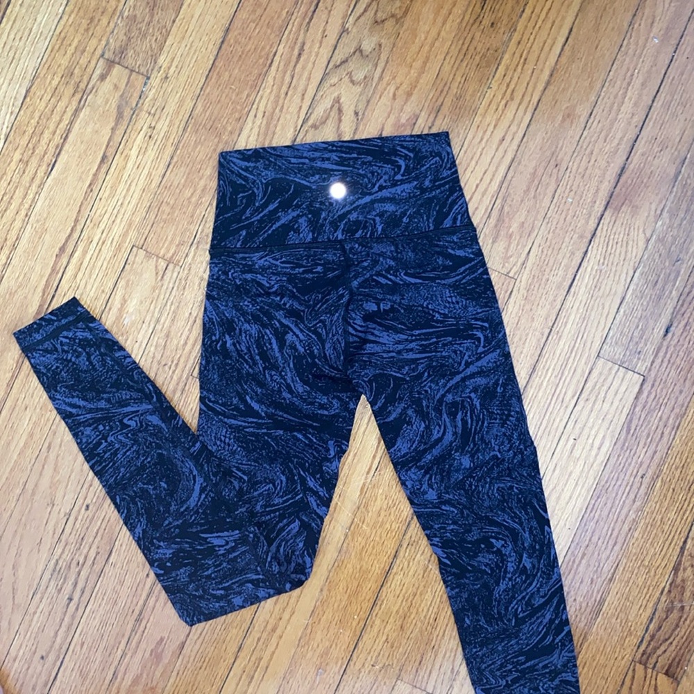 Excellent Condtion Size 4 Lulu leggings